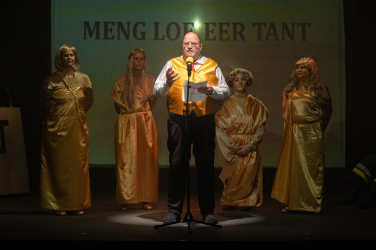 Toneel Fragment brengt GOUD